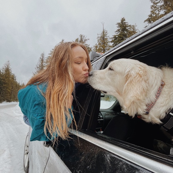 Meet your Posher, Emily - Picture 3 of 3